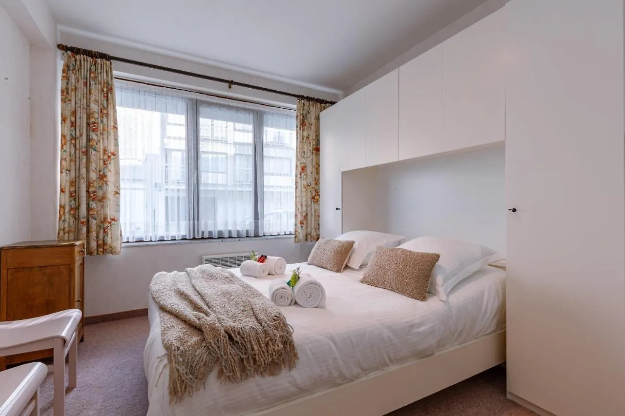Cosy, Authentic Flat On The Ground Floor And Within Walking Distance From The Sea And The Beach In Mariakerke Ostend Apartment